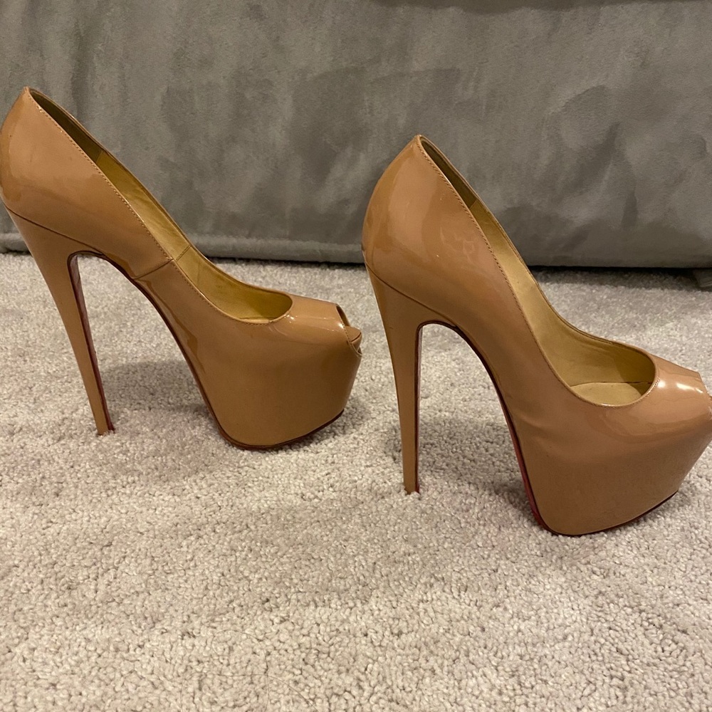 Christian Louboutin Nude Highness peep toe